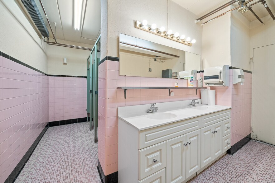 More Photos Of 861-863 Broadway, Bayonne General Retail For Sale