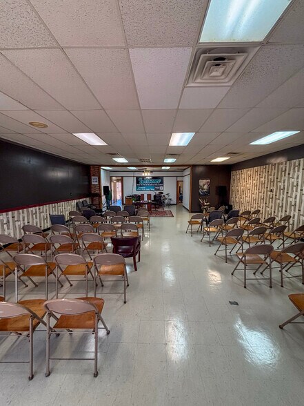More Photos Of 111 Bowie St, De Kalb General Retail For Sale