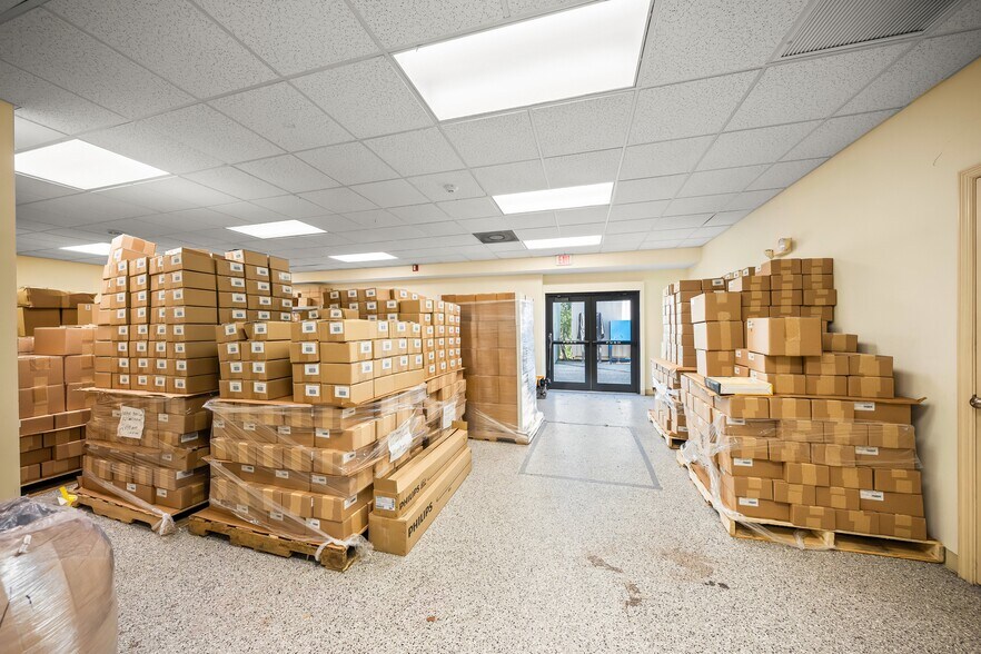 More Photos Of 7680 Matoaka Rd, Sarasota Office For Sale