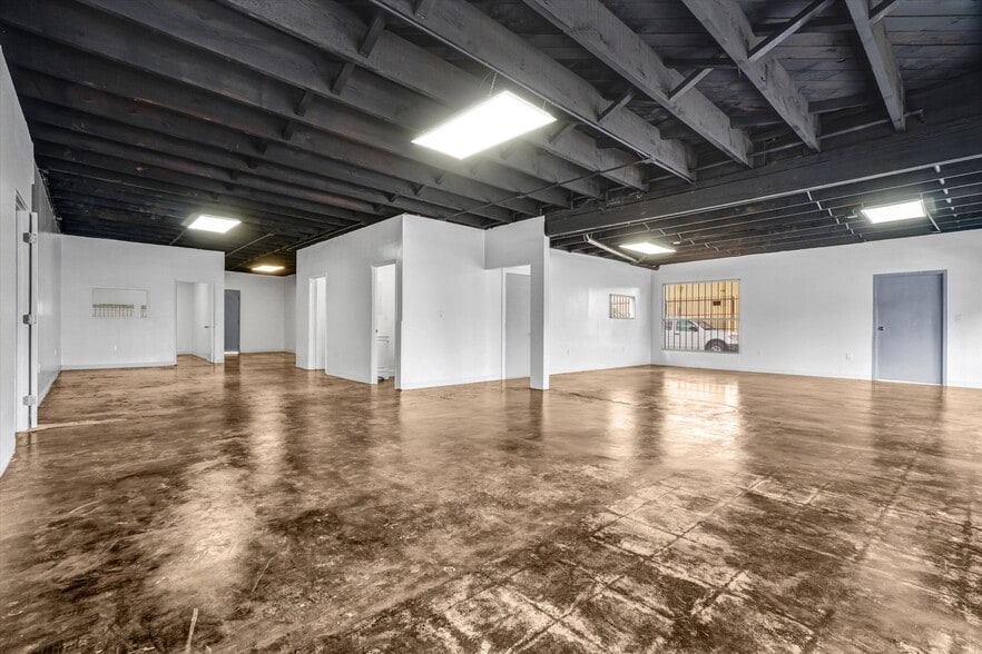 More Photos Of 520 W Pacific Coast Hwy, Long Beach Flex For Sale