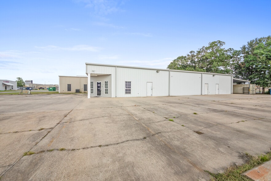 More Photos Of 106 Abigayles Row, Scott Warehouse For Sale