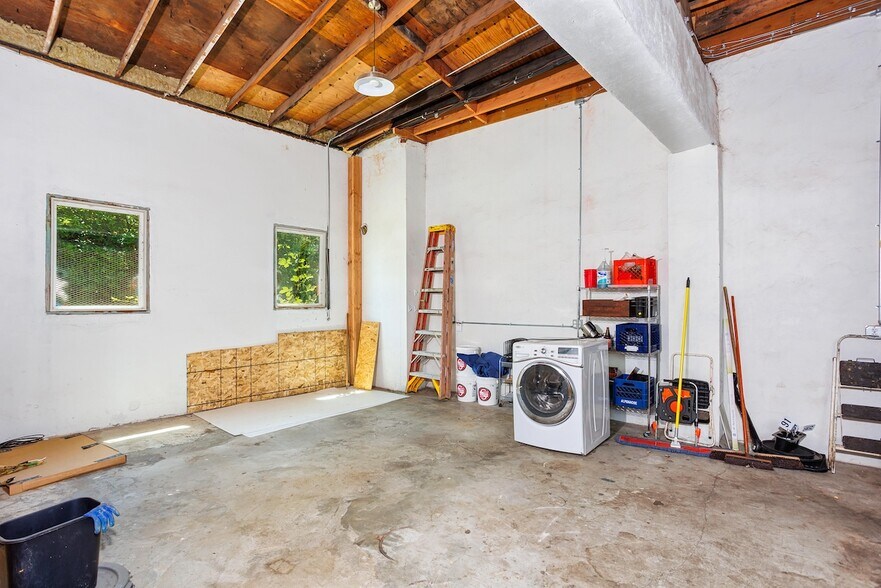 More Photos Of 2314 NE Alberta St, Portland Freestanding For Lease