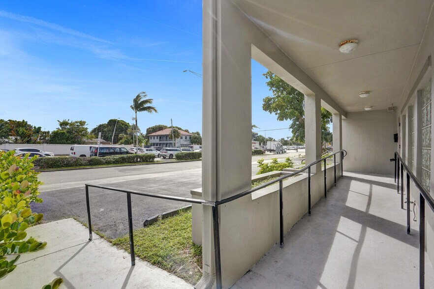 More Photos Of 51 E Commercial Blvd, Fort Lauderdale Medical For Sale