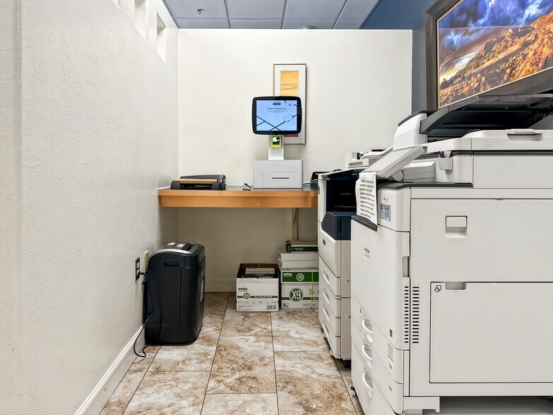 More Photos Of 4801 Lang Ave NE, Albuquerque Coworking Space