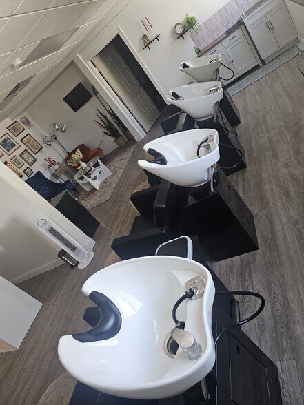 More Photos Of 127-131 E Commerce St, Milford Loft Creative Space For Sale