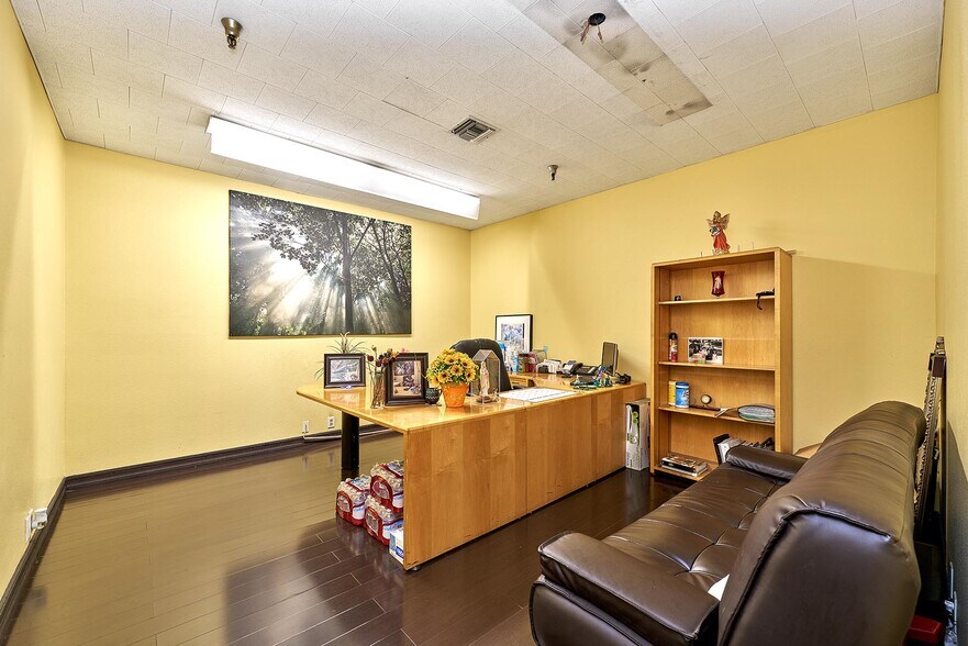 More Photos Of 614 E Walnut St, Carson Warehouse For Sale