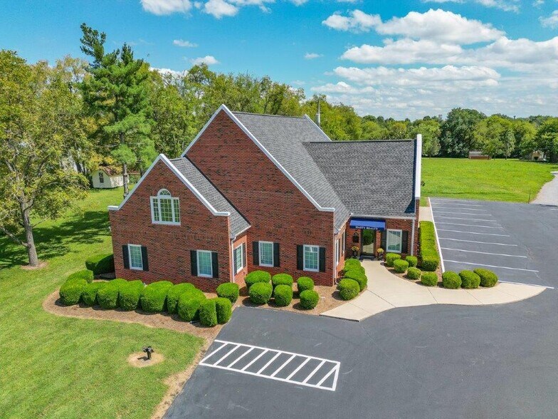 More Photos Of 1404 N Main St, Shelbyville Office Residential For Lease