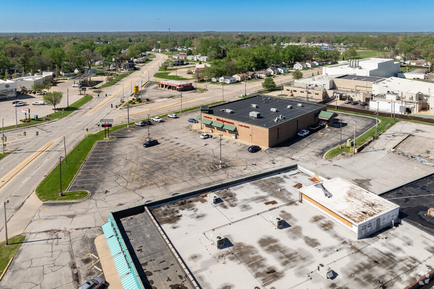 More Photos Of 1311 IL-48, Decatur Drugstore For Sale