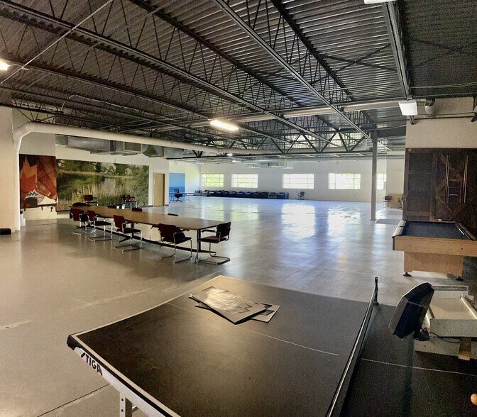 More Photos Of 424 W Cherry St, Milwaukee Light Manufacturing For Sale