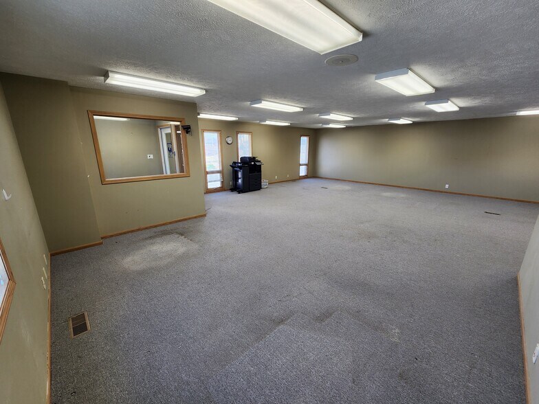 More Photos Of 10002 S 148th St, Omaha Office For Lease
