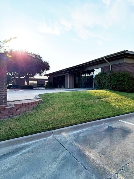 More Photos Of 2350 E Road To Six Flags, Arlington Office For Lease