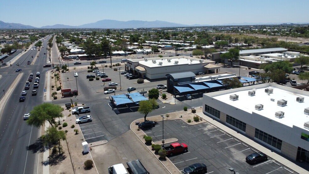 More Photos Of 1455 W River Rd, Tucson Schools For Lease