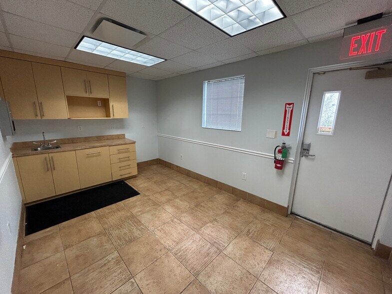 More Photos Of 37914 Daughtery Rd, Zephyrhills Medical For Sale