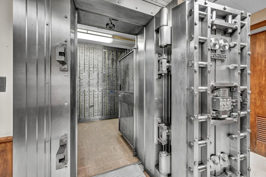 More Photos Of 159 Greenwood Ave, Bethel Bank For Sale