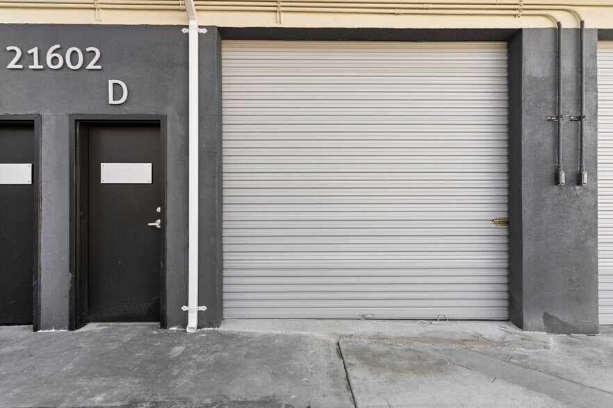 More Photos Of 21602-21612 Western Blvd, Hayward Service For Lease