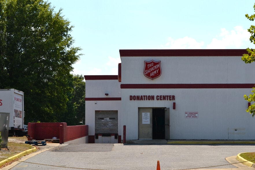 More Photos Of 901 Eden Way, Chesapeake Freestanding For Lease