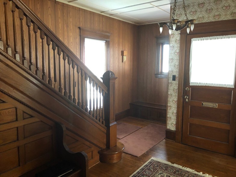 More Photos Of 109 Church St, Palmyra Religious Facility For Sale