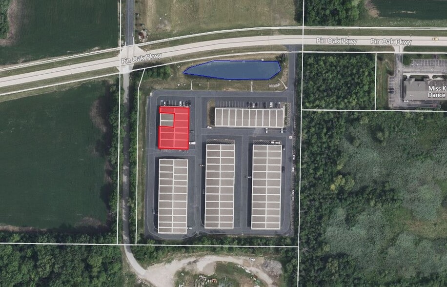 More Photos Of 32961 Pin Oak Pky, Avon Lake Flex For Sale