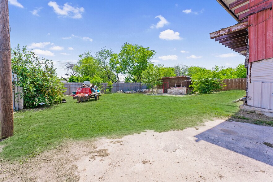 More Photos Of 800 Cincinnati Ave, San Antonio Freestanding For Sale
