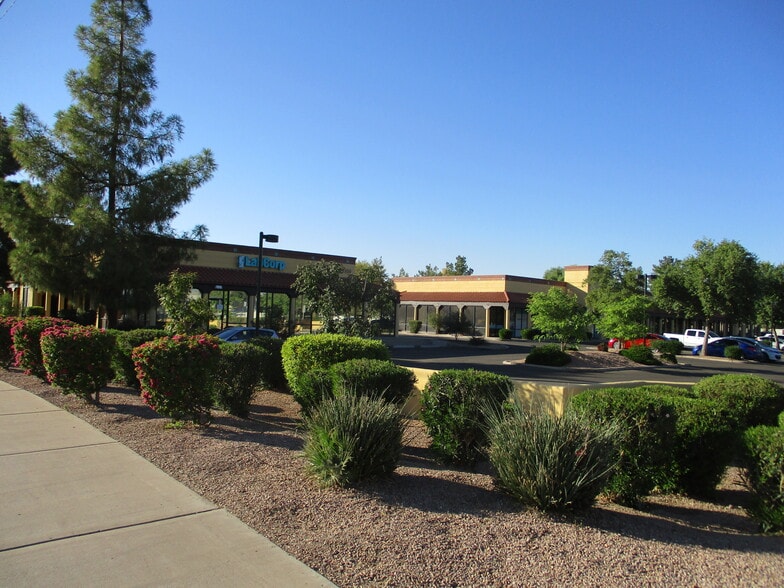 More Photos Of 3280 S Country Club Way, Tempe Unknown For Lease