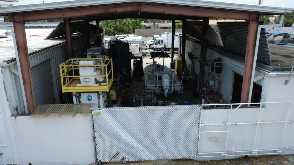 More Photos Of 3160 NE 3rd Ave, Oakland Park Warehouse For Lease
