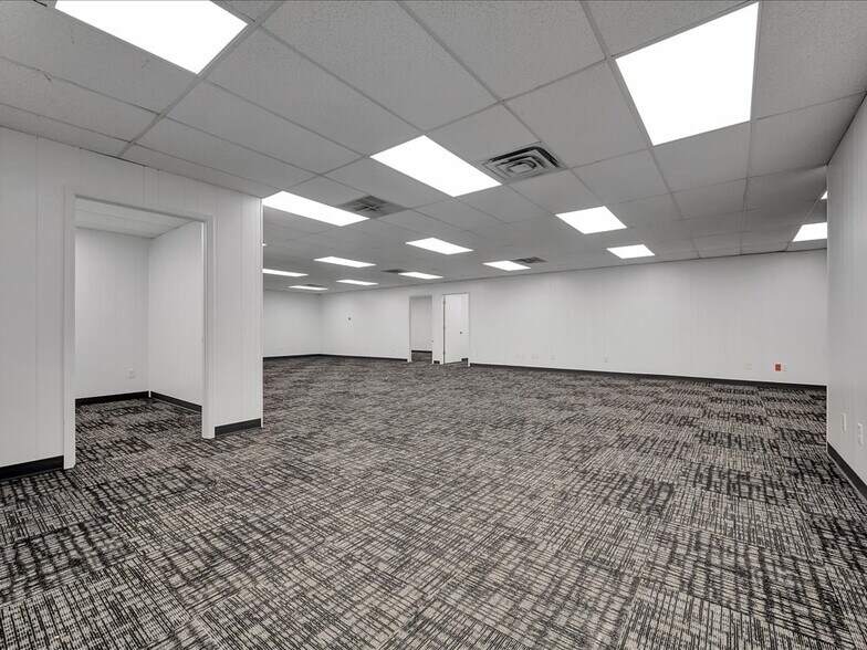 More Photos Of 3804 South St, Nacogdoches Warehouse For Sale