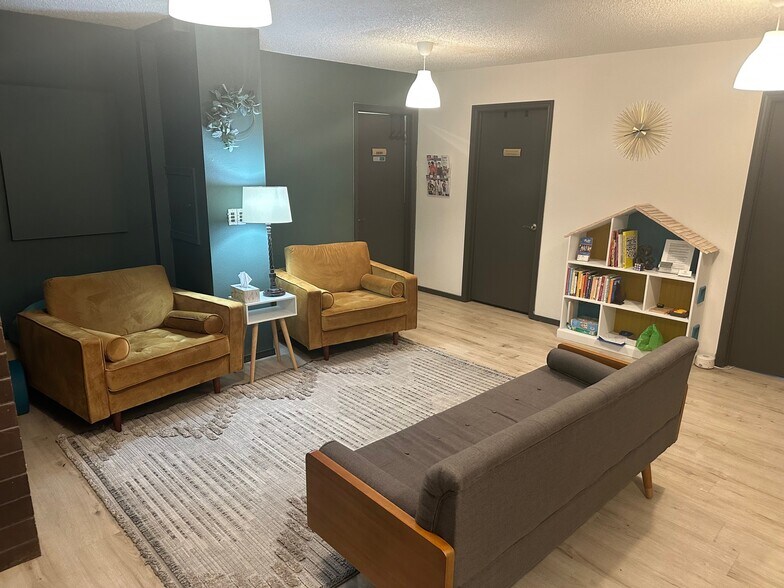 More Photos Of 1177 Jadwin Ave, Richland Office For Sale