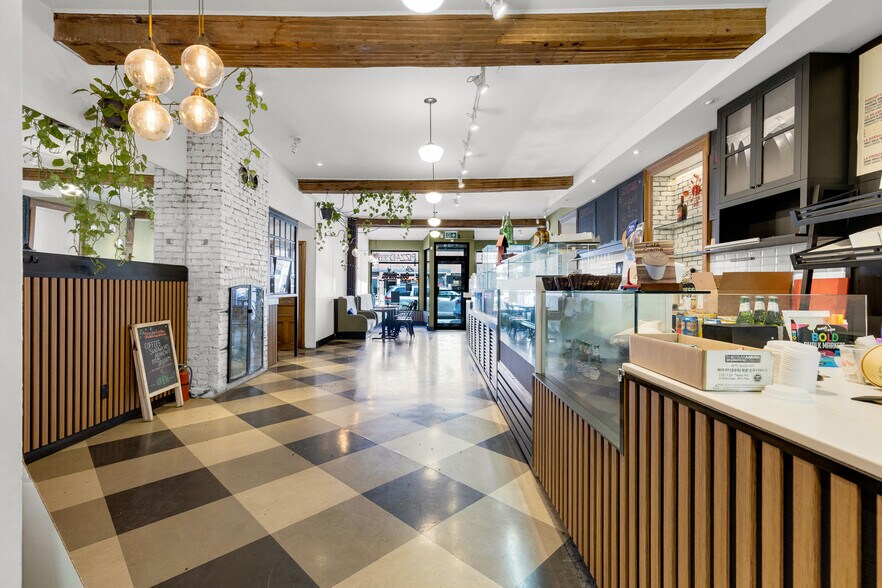 More Photos Of 2660-2664 St Notre-Dame O, Montréal Storefront For Lease