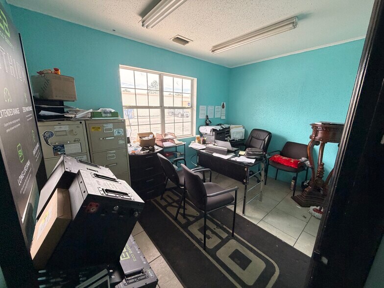 More Photos Of 904 Jan-Mar Ct, Clermont Flex For Lease