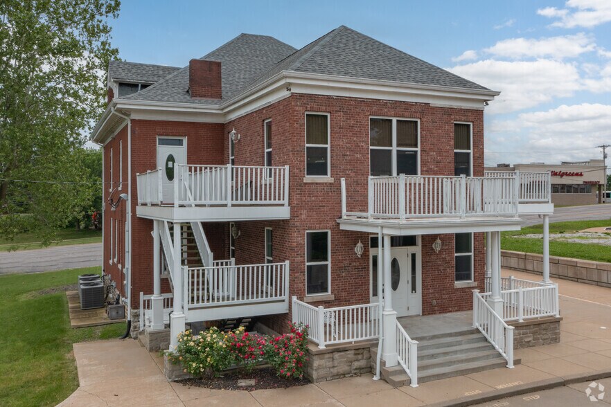 More Photos Of 5009 Lemay Ferry Rd, Saint Louis Freestanding For Sale