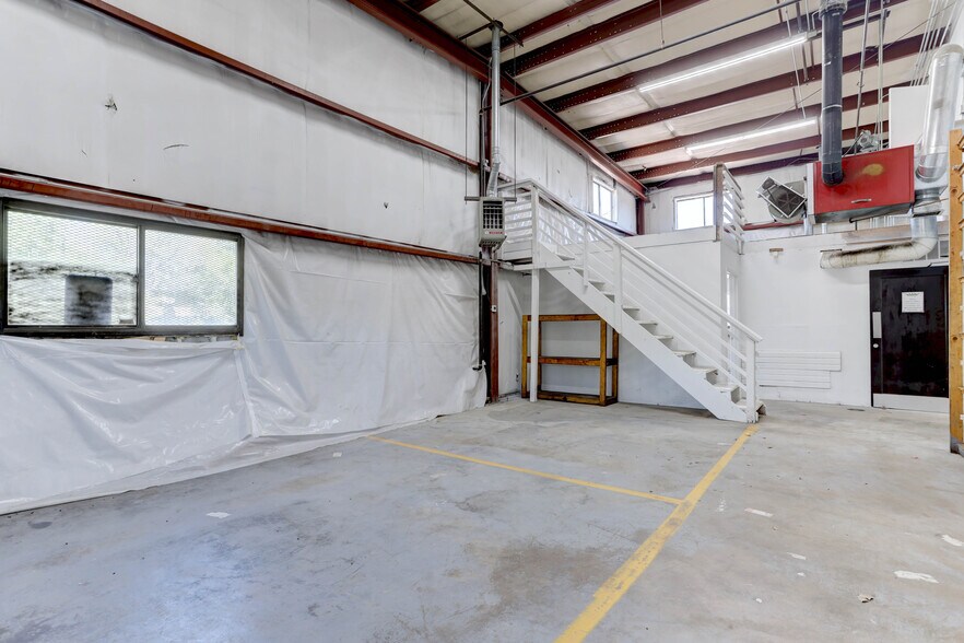 More Photos Of 1210 S El Paso St, Colorado Springs Warehouse For Lease