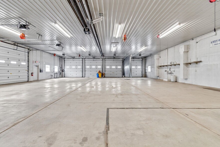 More Photos Of 200 Roosevelt St, Minerva Warehouse For Lease