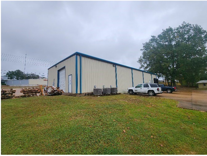 More Photos Of 2006 Highway 72 E Anx, Corinth Light Distribution For Lease