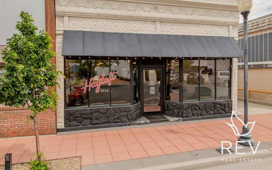 More Photos Of 117 S Bent St, Powell General Retail For Sale