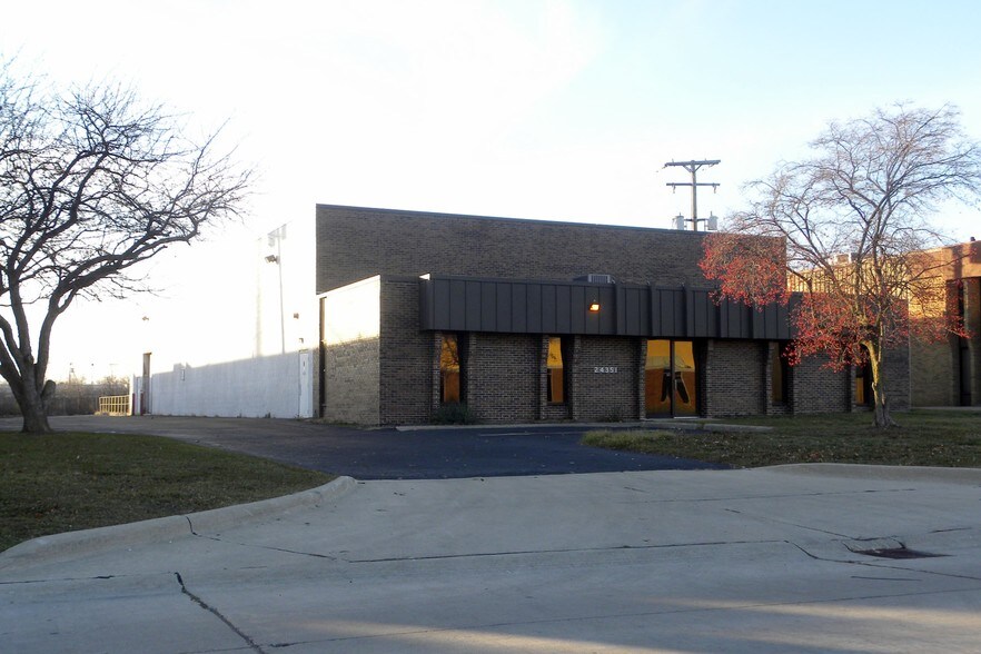More Photos Of 24351 Indoplex Cir, Farmington Hills Manufacturing For Sale