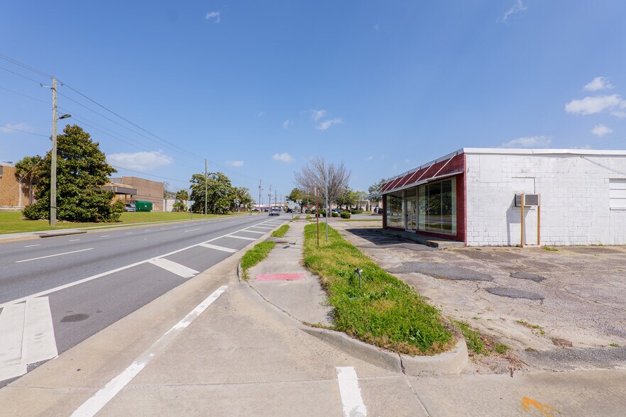 More Photos Of 415 W Hill, Valdosta Freestanding For Sale