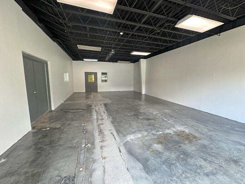 More Photos Of 5911 Echo Dr, Knoxville Warehouse For Lease