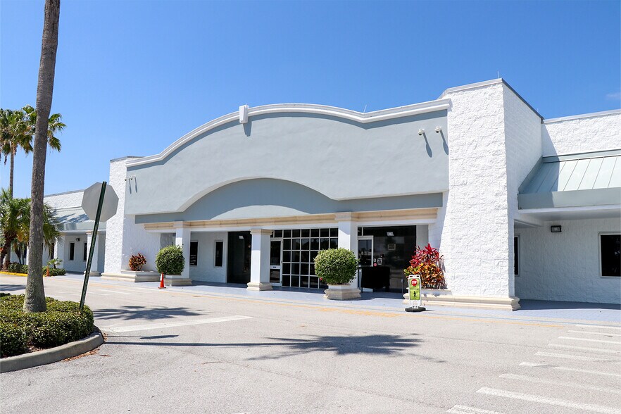 More Photos Of 10045 S US Highway 1, Port Saint Lucie General Retail For Lease