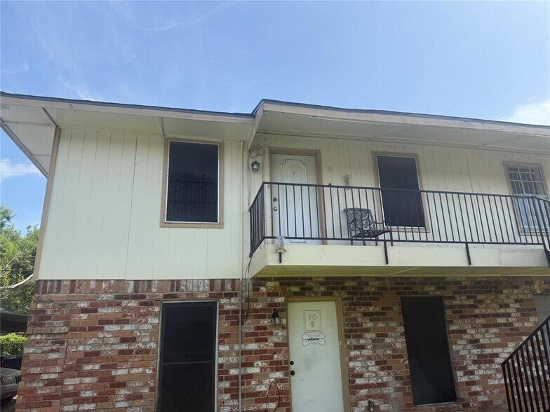 More Photos Of 3202-3358 Burke Rd, Pasadena Apartments For Sale