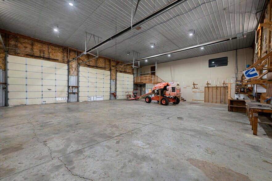 More Photos Of 5905 Veterans Memorial Hwy, Scottsville Showroom For Sale