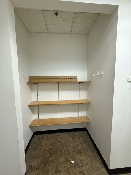 More Photos Of 1130-1148 Wallace Rd NW, Salem Supermarket For Lease