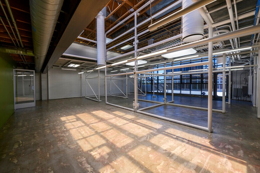 More Photos Of 2200 Michigan Ave, Santa Monica Loft Creative Space For Lease