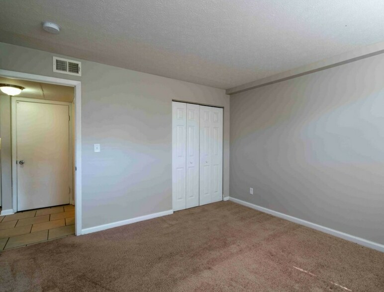 More Photos Of 810-811 Howard Ave, Jeffersonville Multifamily For Sale
