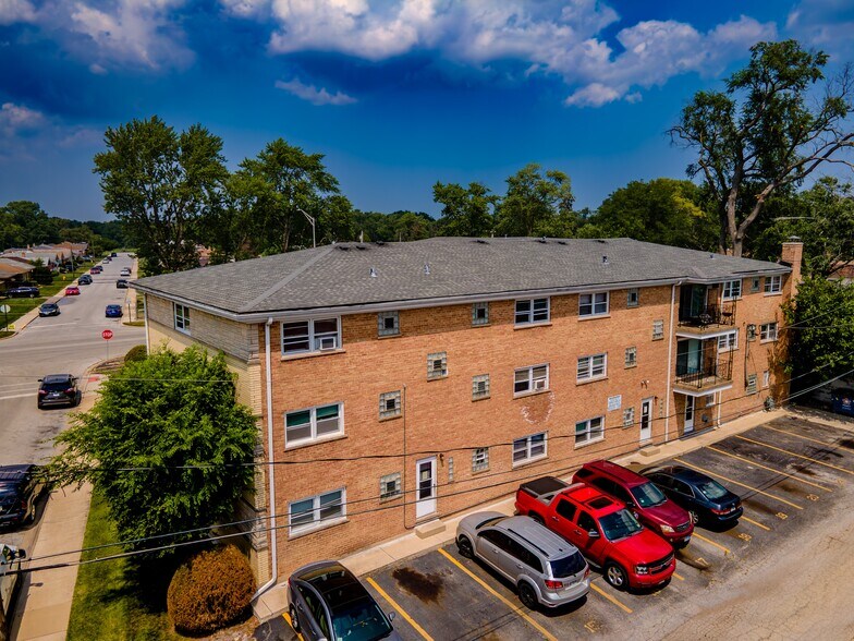 More Photos Of 1025 W Vermont Ave, Calumet Park Apartments For Sale