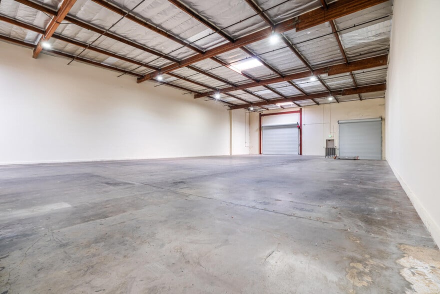 More Photos Of 17022 S Montanero Ave, Carson Warehouse For Lease