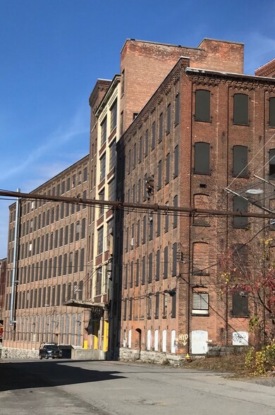 More Photos Of 10 Park St, Amsterdam Distribution For Lease