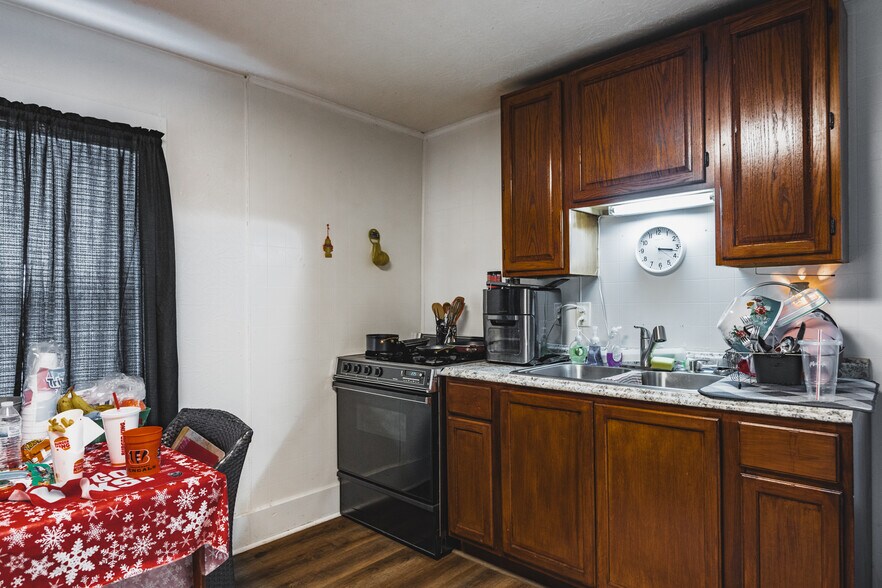 More Photos Of 2006 Camden Ave, Parkersburg Storefront Retail Residential For Sale