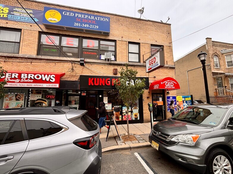 More Photos Of 4900-4902 Bergenline Ave, Union City Storefront Retail Office For Lease