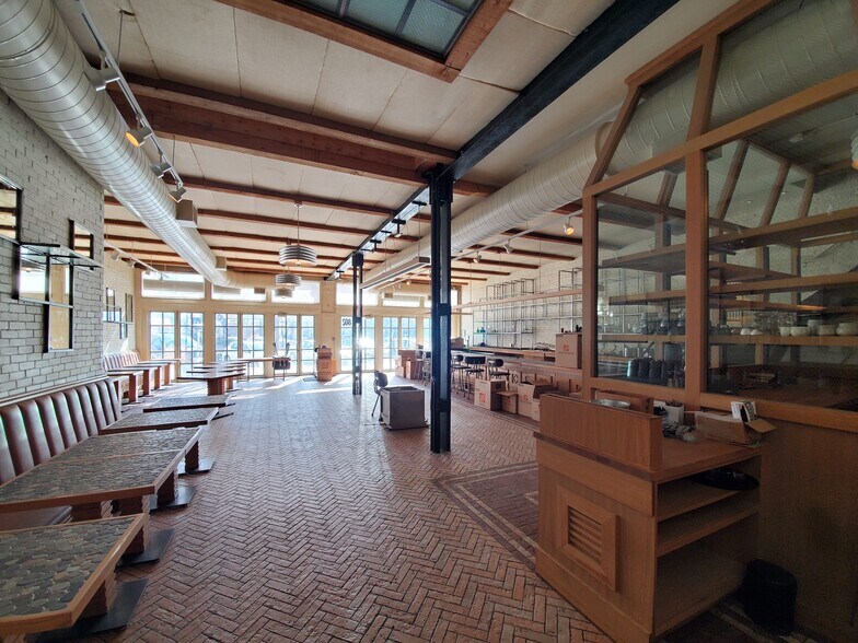 More Photos Of 802-804 W Randolph St, Chicago Storefront Retail Office For Lease