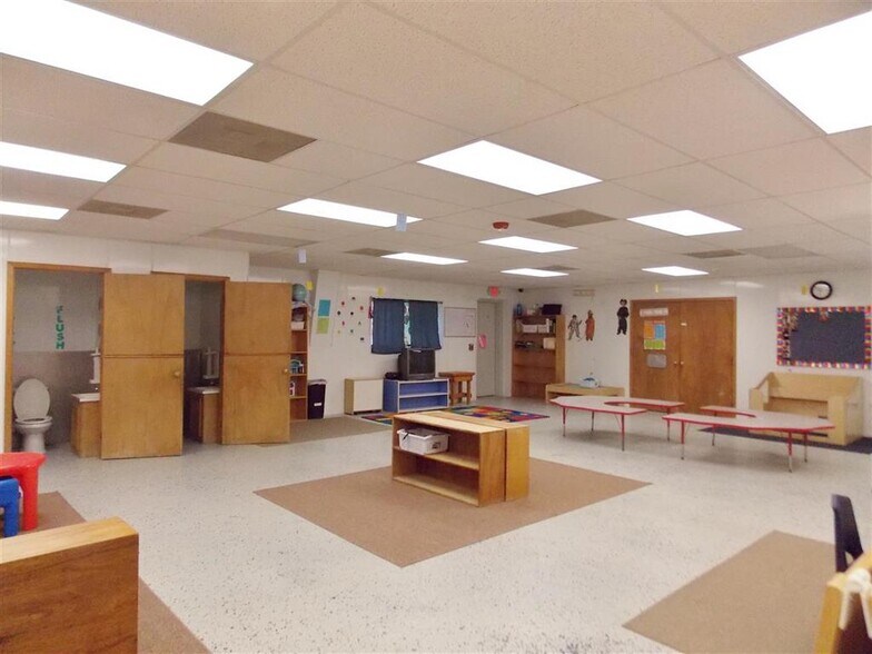 More Photos Of 702 S Peachtree St, Jasper Daycare Center For Lease